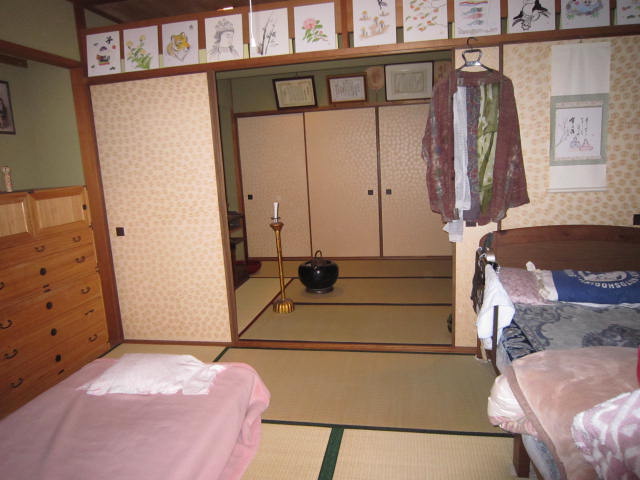 和室6畳と8畳の続きの間も綺麗でどのお部屋もリフーォムの必要有りません。