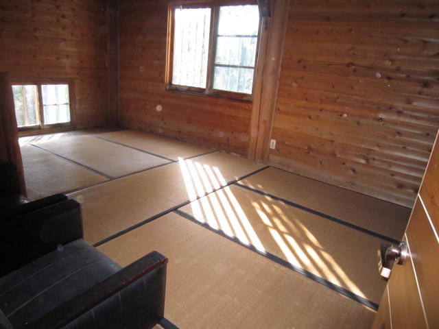 ２階の和室12畳です、大きな収納も付いています。