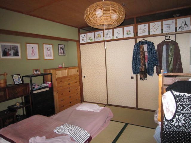 和室の襖にもシミも無く綺麗な儘です。
