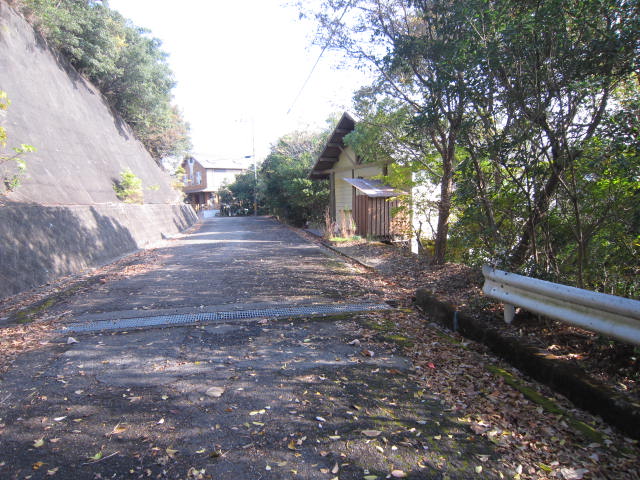 前面道路は幅員６ｍの町道です。