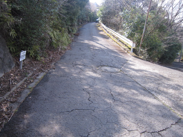 幅員4ｍの直線の公道です。