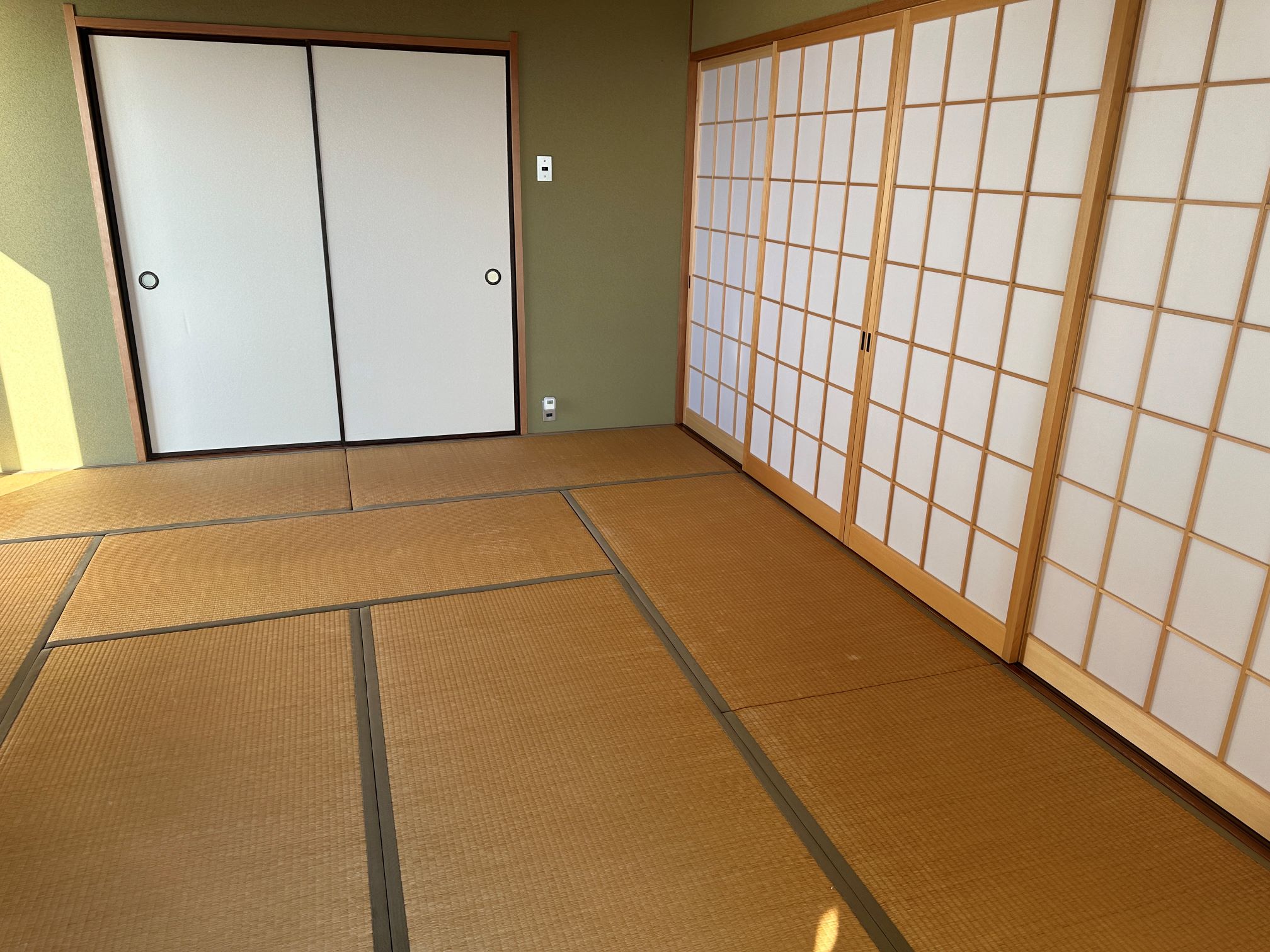 襖も障子も新しく入れ替えました。 