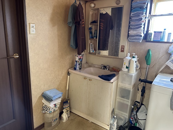 洗面所も生活感は有りますが基本は綺麗です。