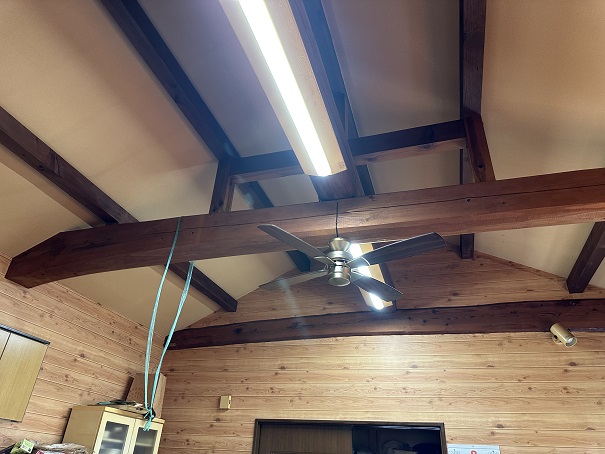 天井の大きな梁が安心感が感じます。