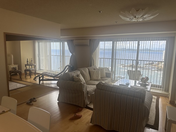 海側の掃き出し窓もペアガラスのサッシに入れ替えました。