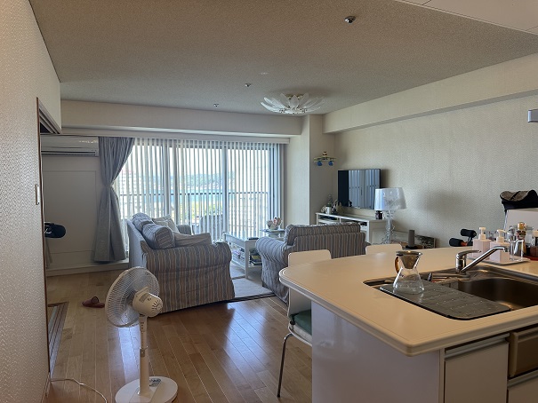 キッチンから海に向かって撮りました。