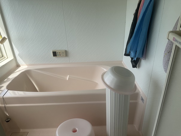 お風呂は２階に有ります。