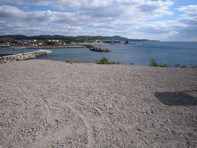 印南湾の波止場には何時も釣り人で賑っています。