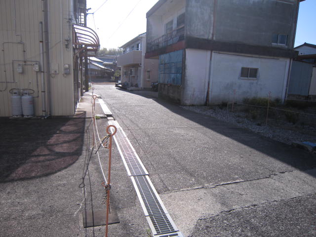 東側から西に向かって撮影しました。