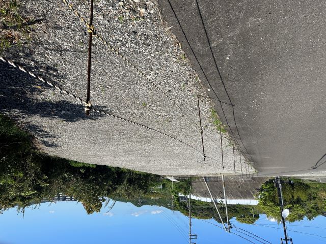 敷地の平坦地は１６０坪で海側の法面が１４０坪です。