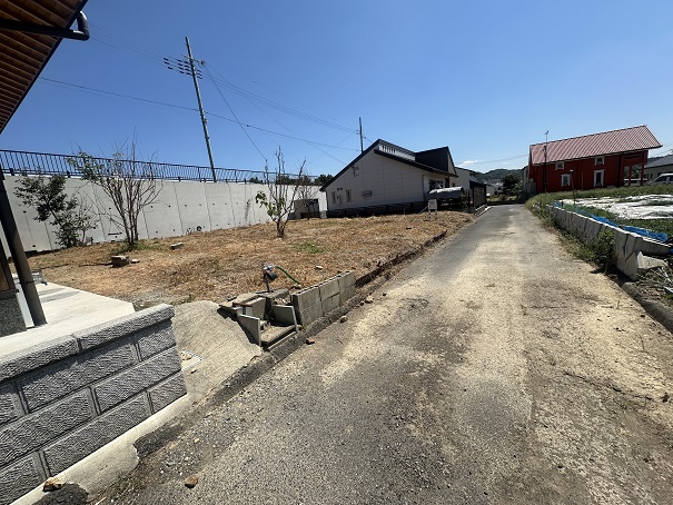 南向きで陽当り抜群です。