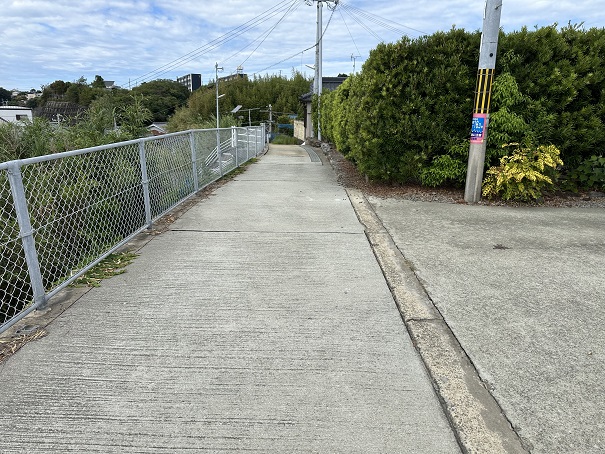 軽自動車なら楽に通行できます。